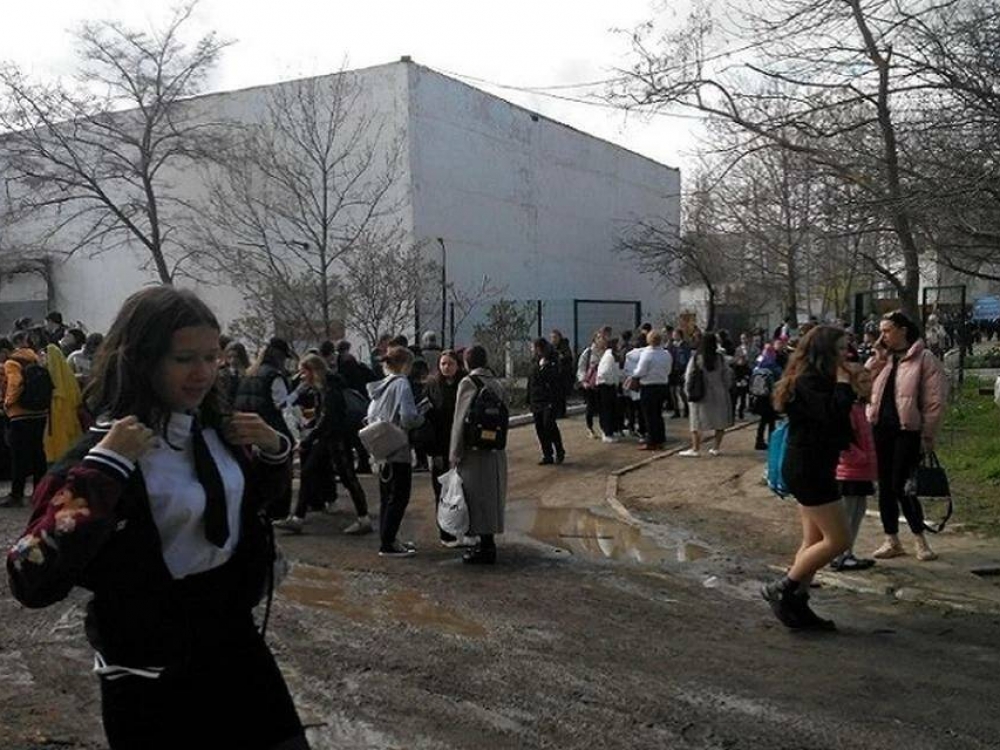 Школы в Керчи продолжают эвакуировать вторую неделю