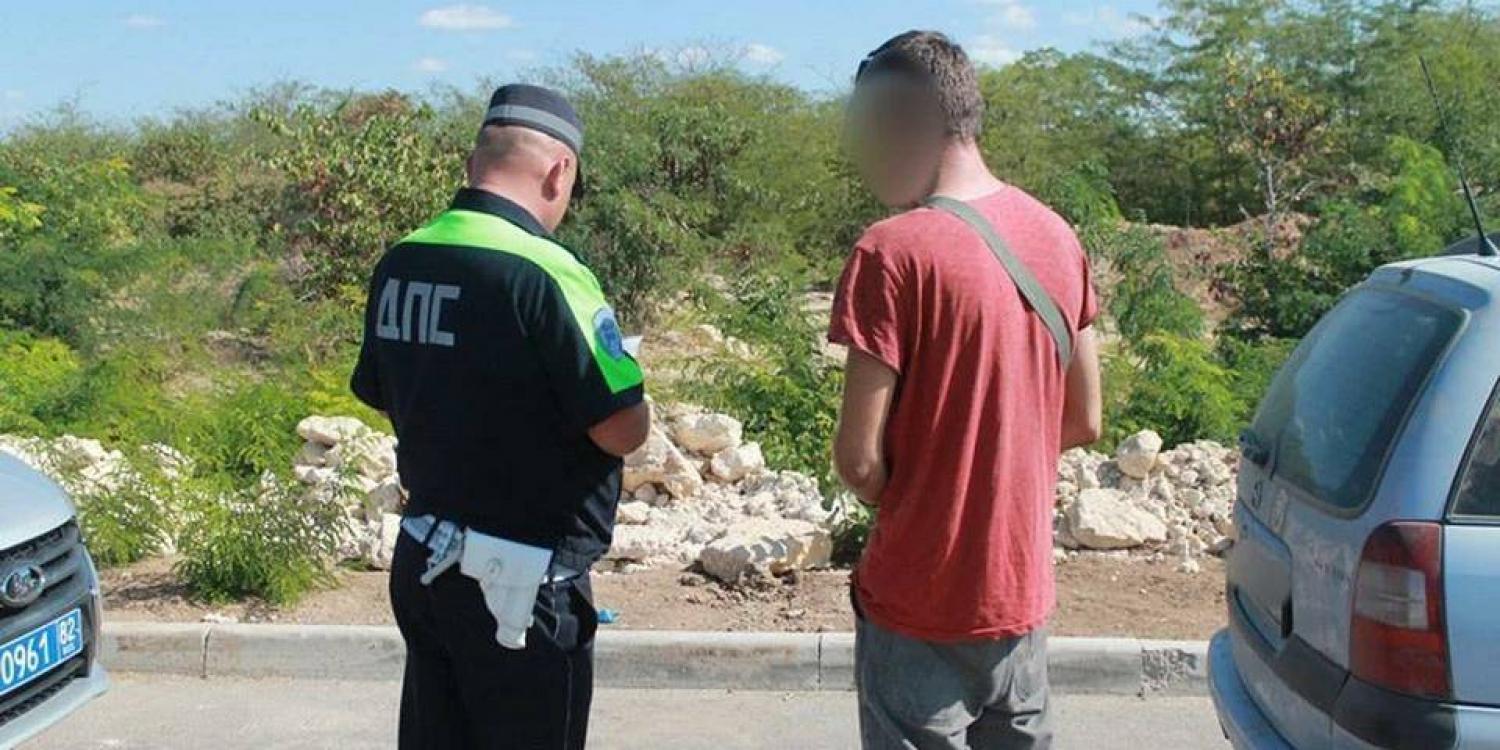 В Крыму остановили водителя с крупной партией наркотиков