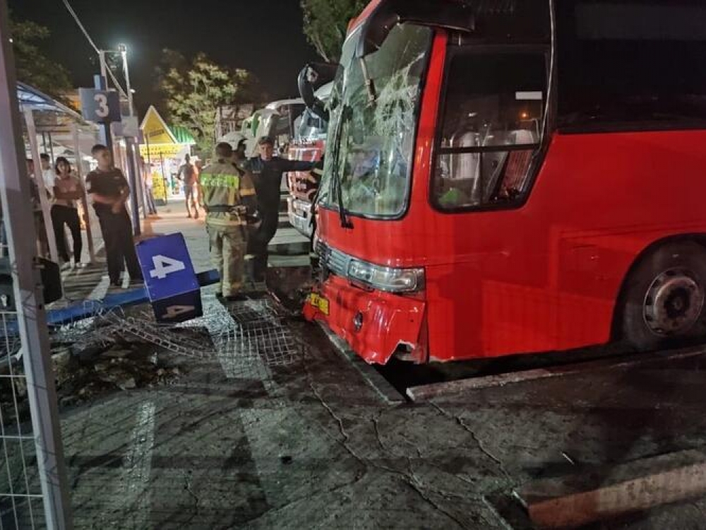 Автобус, наехавший на пешеходов в Феодосии, сбил ребенка