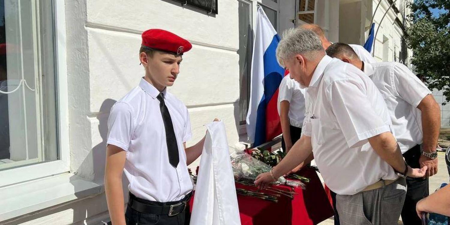 Память о погибших участниках СВО увековечили в школе и детсаду Джанкоя