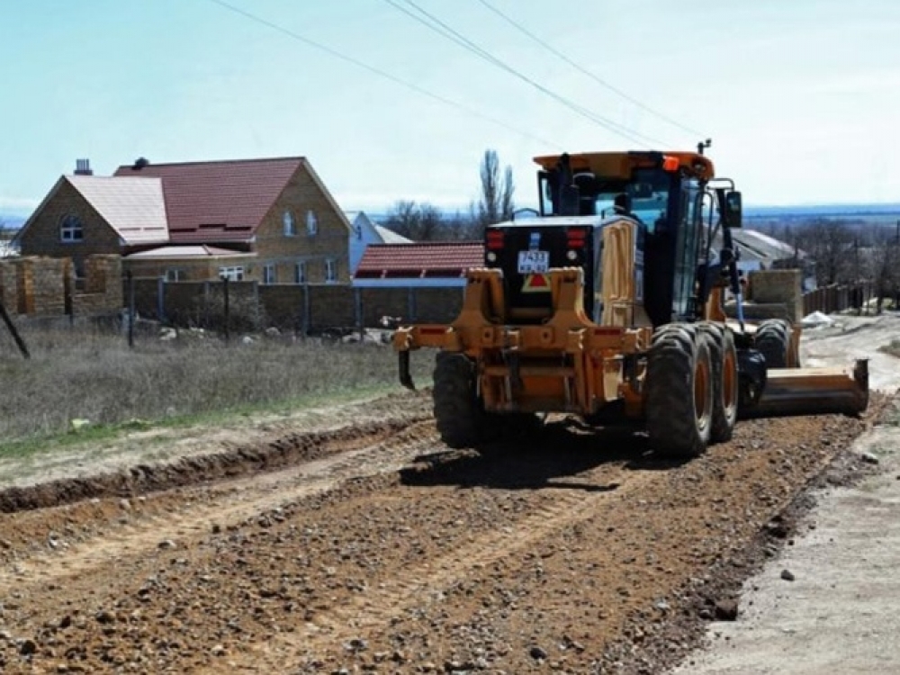 Дорожники завершили восстановление и подсыпку грунтовых дорог в Крыму