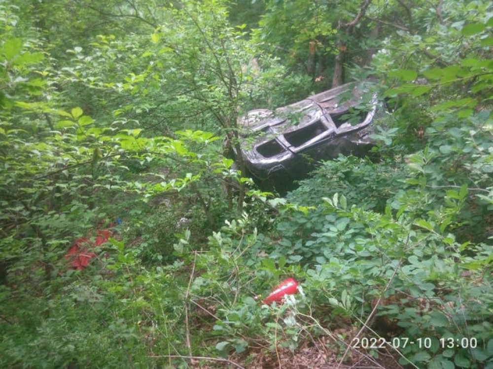 Автомобиль сорвался с обрыва в Крыму: есть погибшие