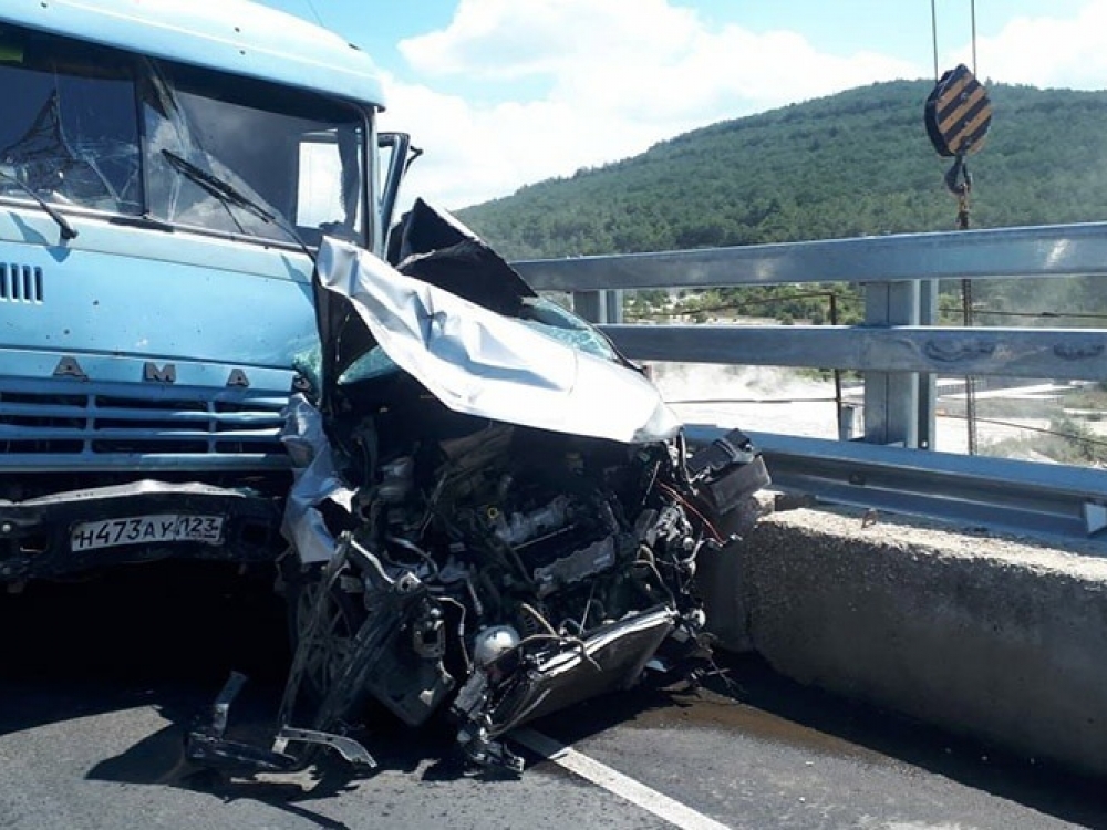 Под Севастополем произошло ДТП с участием 12 автомобилей